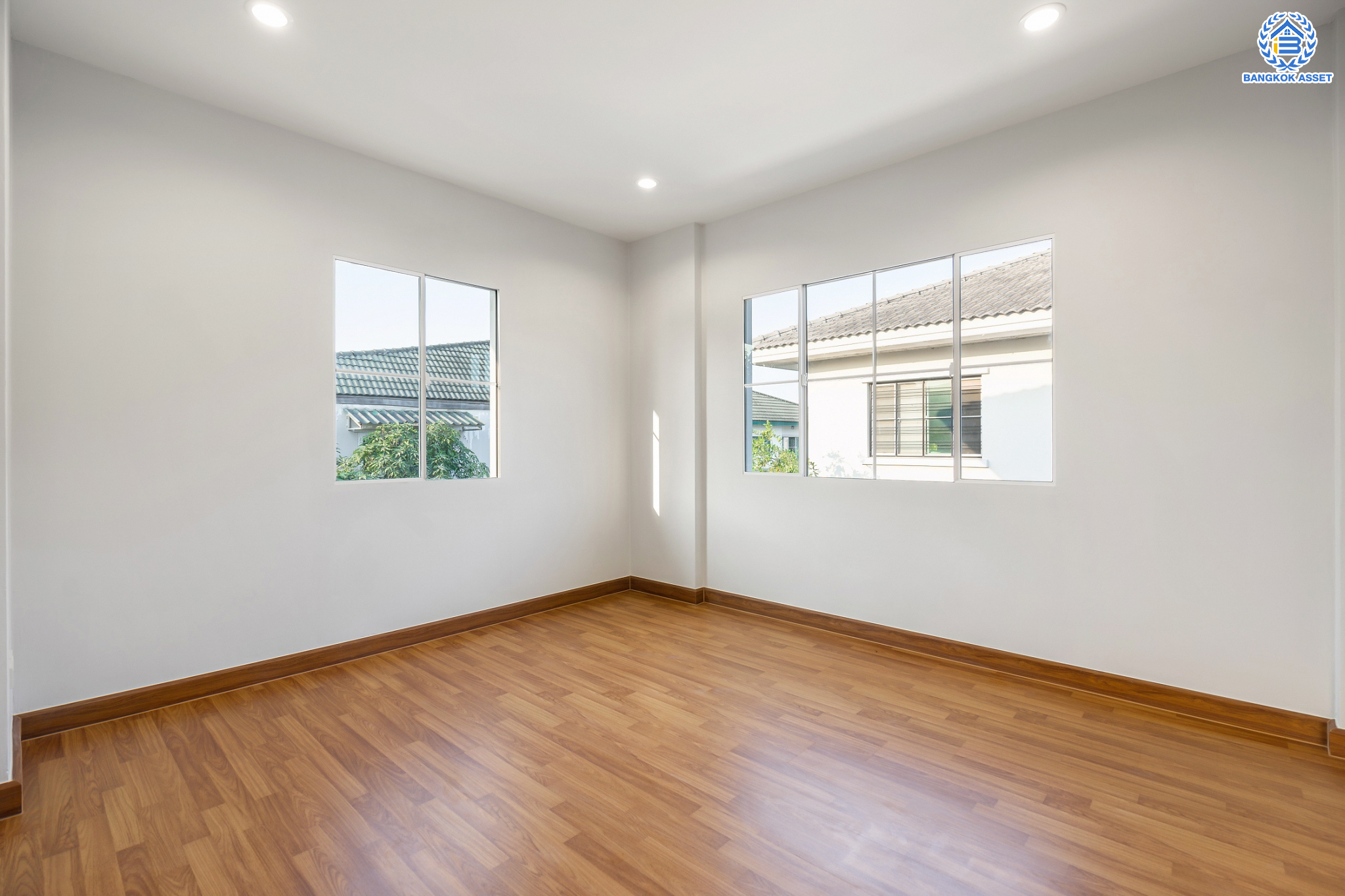 บ้านมือสองตกแต่งใหม่ ม.ชัยพฤกษ์ บางบัวทอง บ้านเดี่ยว แบรนด์ LH  เนื้อที่ 92.9 ตร.ว. ฟังก์ชัน 3 ห้องนอน 3 ห้องน้ำ จอดรถได้ถึง 4 คัน มีพื้นที่บริเวณบ้านกว้างขวางกว่า 232 ตร.ม. พร้อม Facilities ครบครัน บนทำเลเดินทางสะดวก ติดถนนบางกรวย-ไทรน้อย ใกล้เซ็นทรัลเวสต์เกต และรถไฟฟ้าสายสีม่วง "สถานีบางพลู"